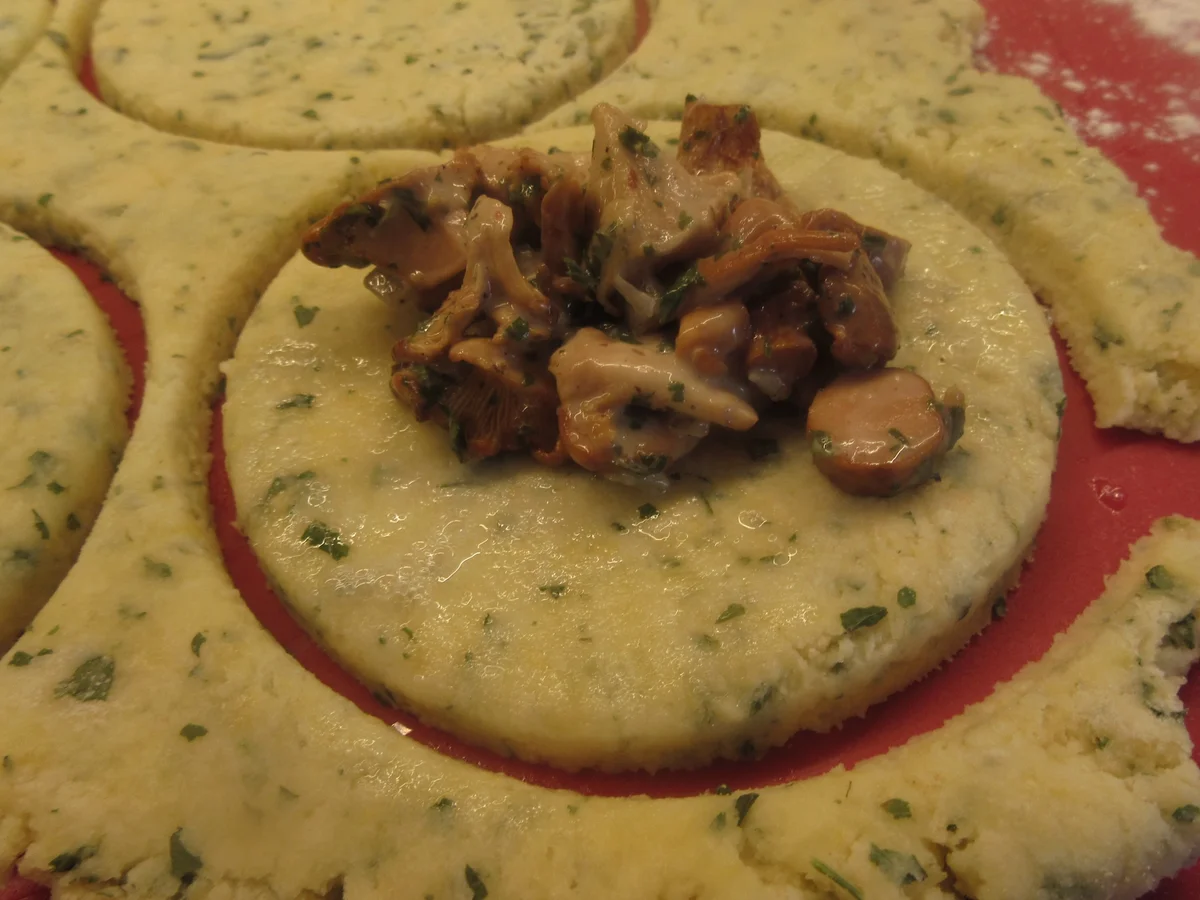 Pasta: Teigtaschen mit Pfifferlingfüllung - Rezept - Bild Nr. 17095