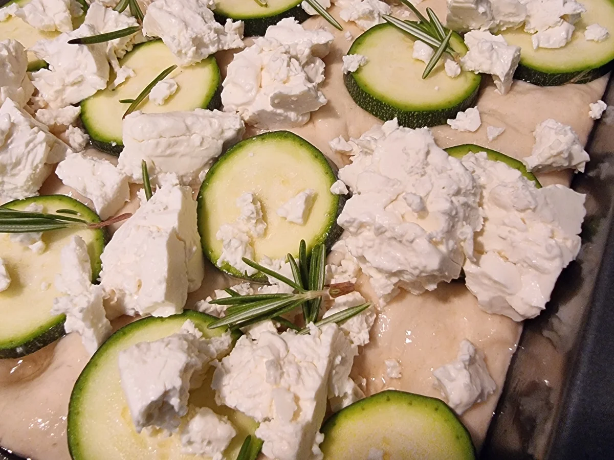 Rezept: Focaccia mit Zucchini und Schafskäse Bild Nr. 17097 Focaccia mit Zucchini und Schafskäse - Rezept - Bild Nr. 17097