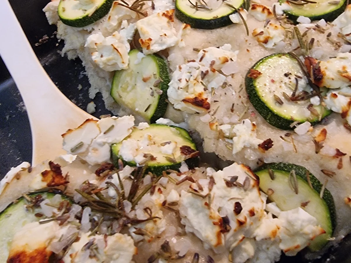 Rezept: Focaccia mit Zucchini und Schafskäse Bild Nr. 17099 Focaccia mit Zucchini und Schafskäse - Rezept - Bild Nr. 17099