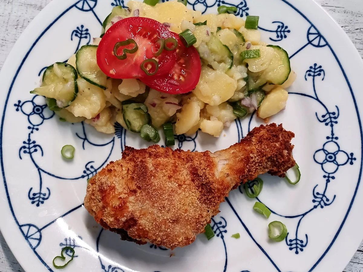 Rezept: Backhendelkeulen mit Kartoffel-Gurken-Salat Bild Nr. 17090 Backhendelkeulen mit Kartoffel-Gurken-Salat - Rezept - Bild Nr. 17090