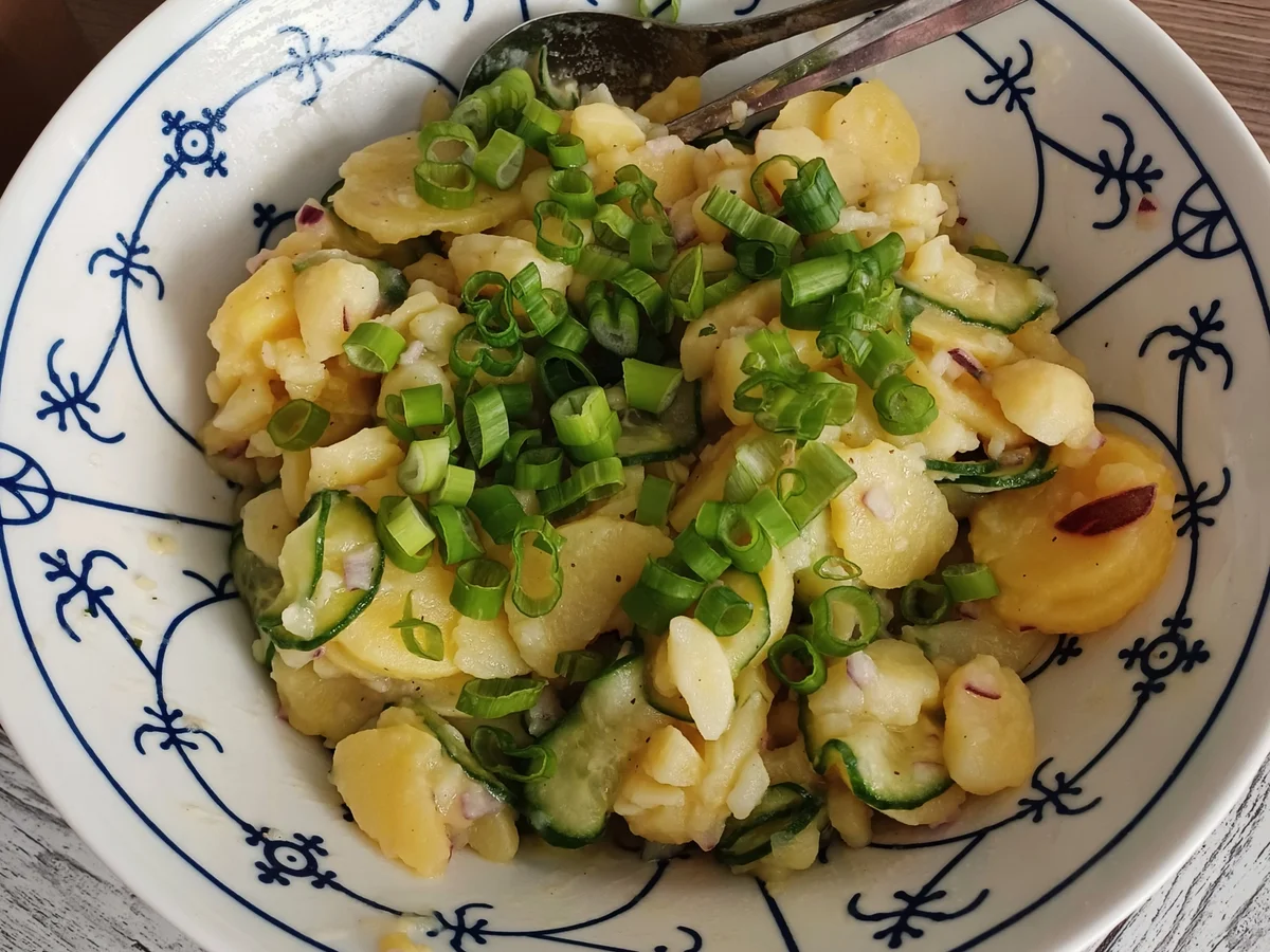Rezept: Backhendelkeulen mit Kartoffel-Gurken-Salat Bild Nr. 17092 Backhendelkeulen mit Kartoffel-Gurken-Salat - Rezept - Bild Nr. 17092