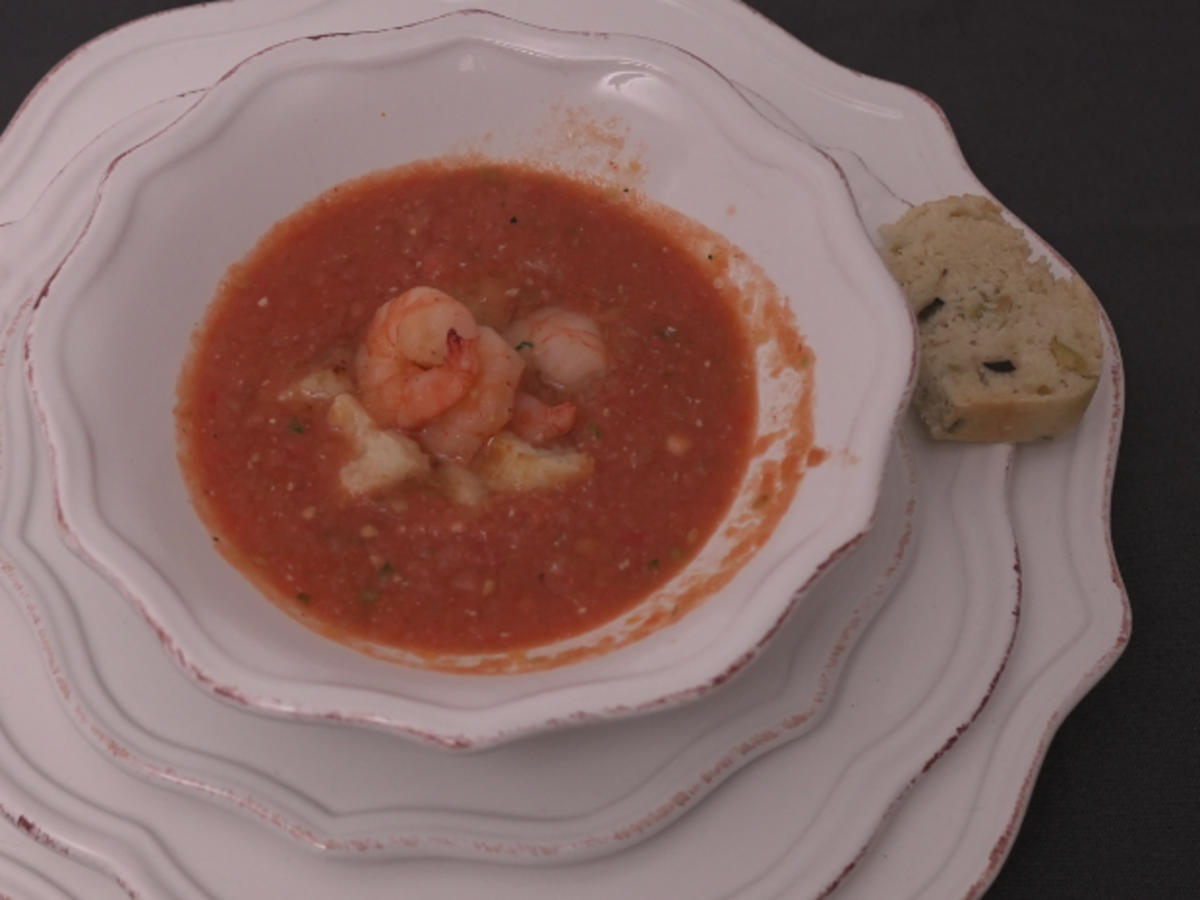Gazpacho mit Garnelen und Olivenbrot - Rezept - Bild Nr. 2