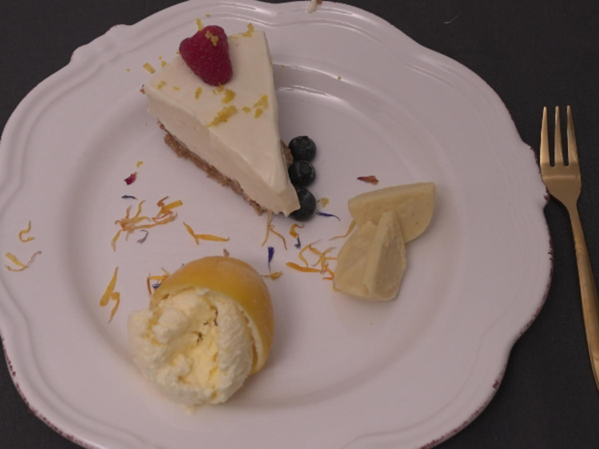 Lemon Cheesecake mit Parfait und Zitronen Pralinen - Rezept - Bild Nr. 17090