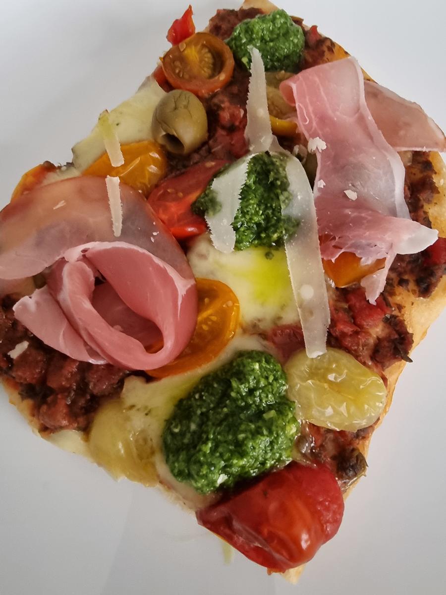 Antipasti-Pizza mit Pesto - Rezept - Bild Nr. 17090