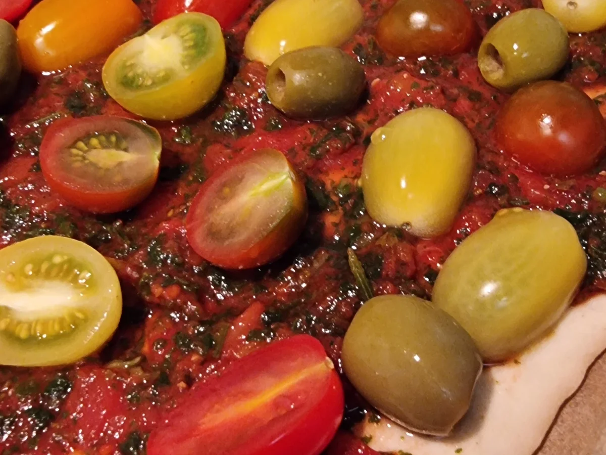 Antipasti-Pizza mit Pesto - Rezept - Bild Nr. 17099