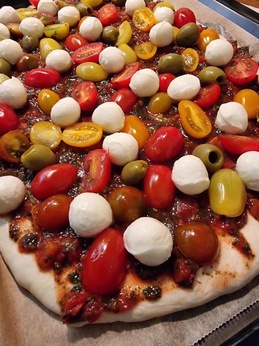 Antipasti-Pizza mit Pesto - Rezept - Bild Nr. 17100