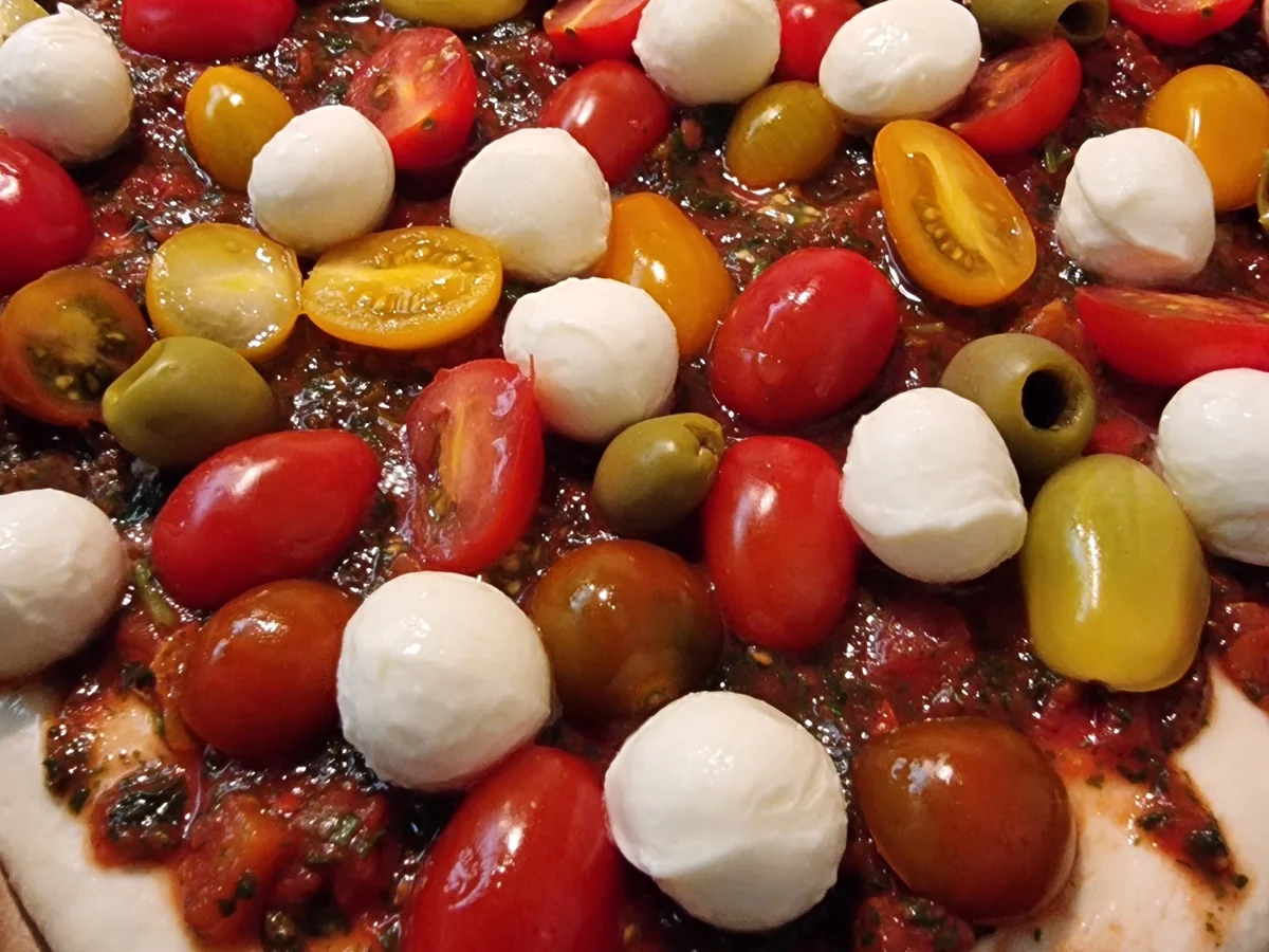 Antipasti-Pizza mit Pesto - Rezept - Bild Nr. 17100