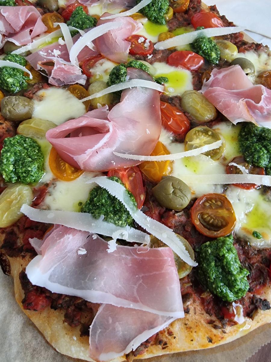 Antipasti-Pizza mit Pesto - Rezept - Bild Nr. 17103