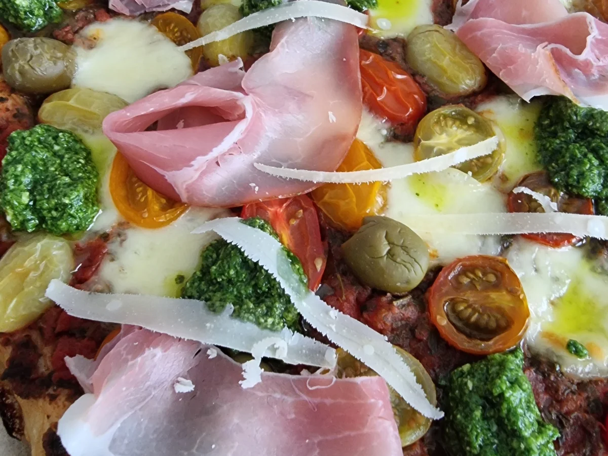 Antipasti-Pizza mit Pesto - Rezept - Bild Nr. 17103