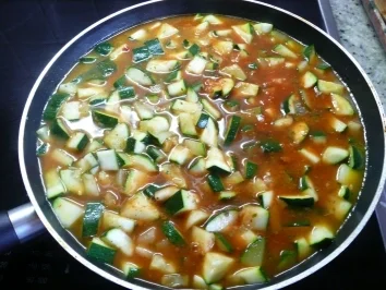 Rezept: Schnelle Zucchini -Pfanne mit Tomaten Schnelle Zucchini -Pfanne mit Tomaten - Rezept