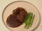 Geschmorte Kalbsbäckchen auf Polenta und Mini-Spargel - Rezept - Bild Nr. 17096