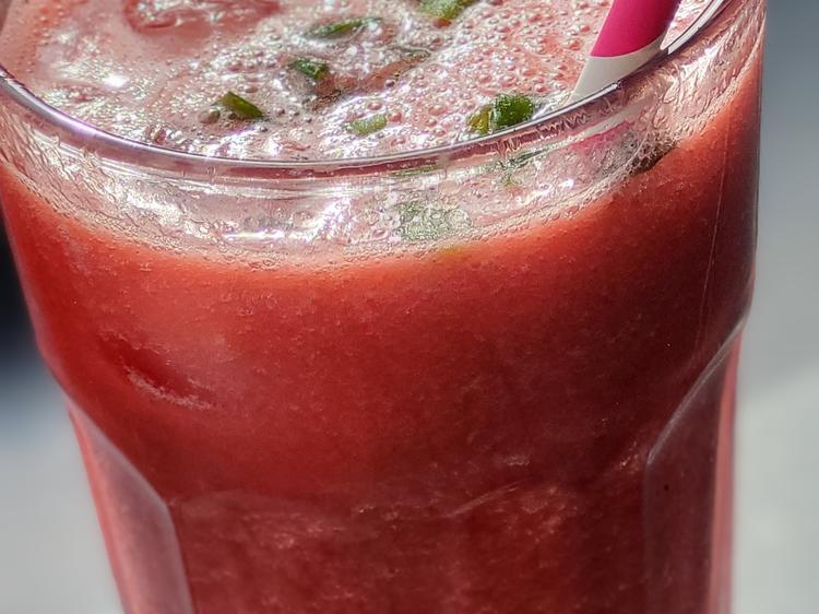 Schneller Melonen-Smoothie mit Himbeeren - kochbar.de