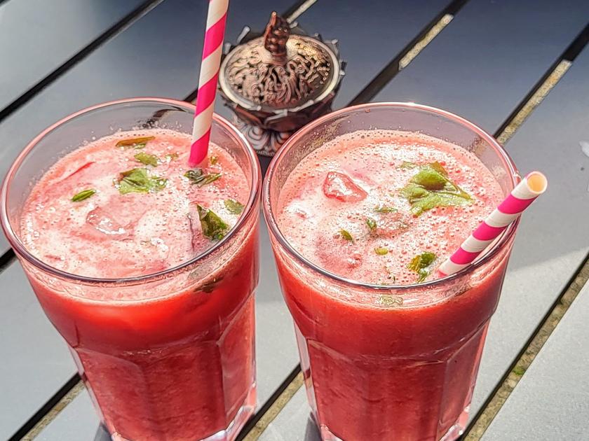 Schneller Melonen-Smoothie mit Himbeeren