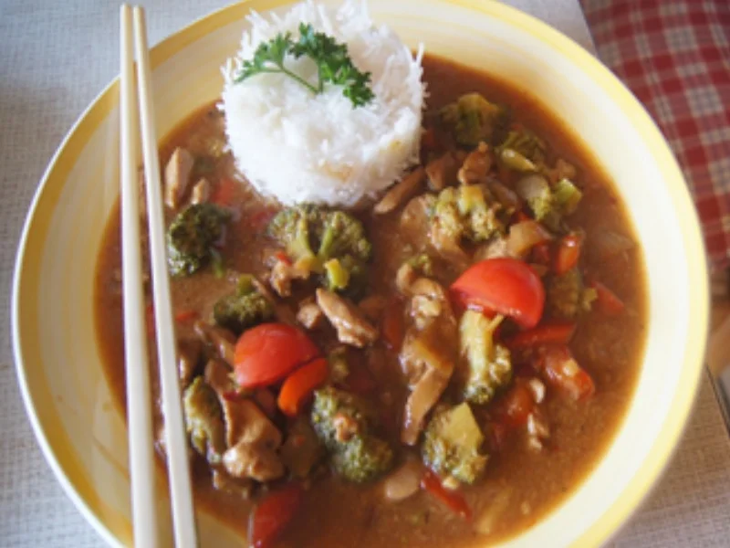 Hähnchenbrustfilet mit Gemüse im Wok und Basmatireis - Rezept - Bild Nr. 2