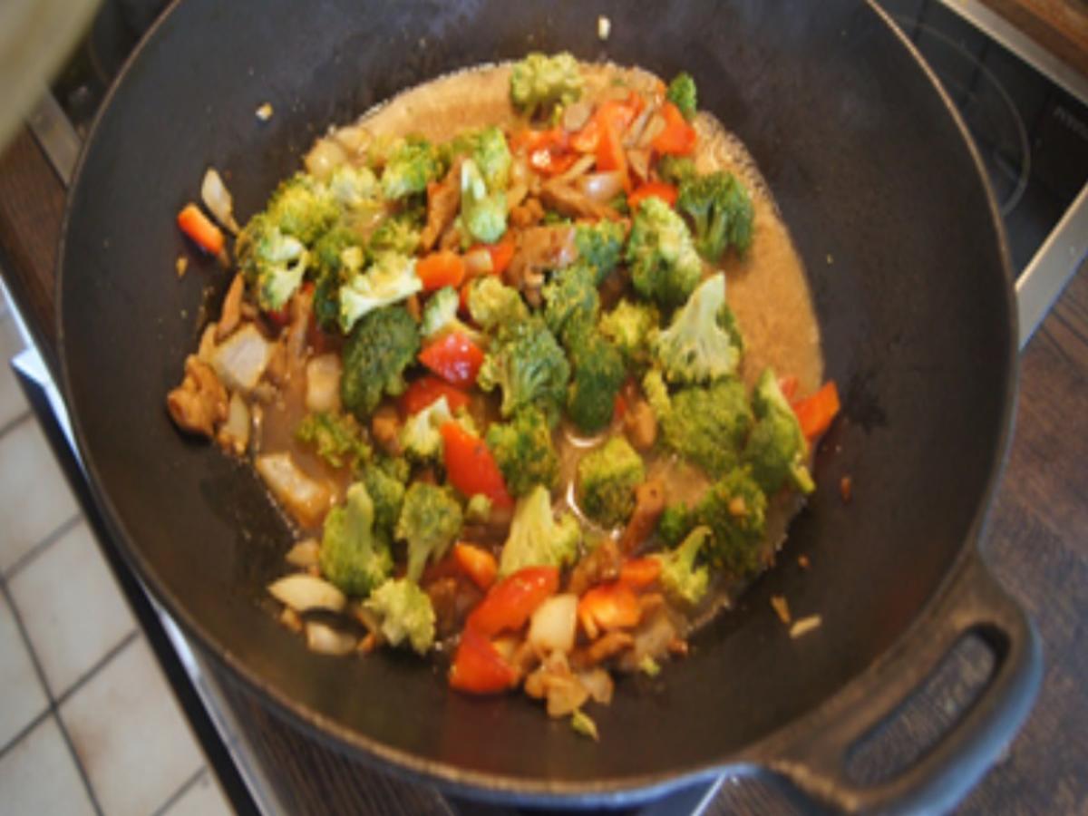 Hähnchenbrustfilet mit Gemüse im Wok und Basmatireis - einfach - von ...