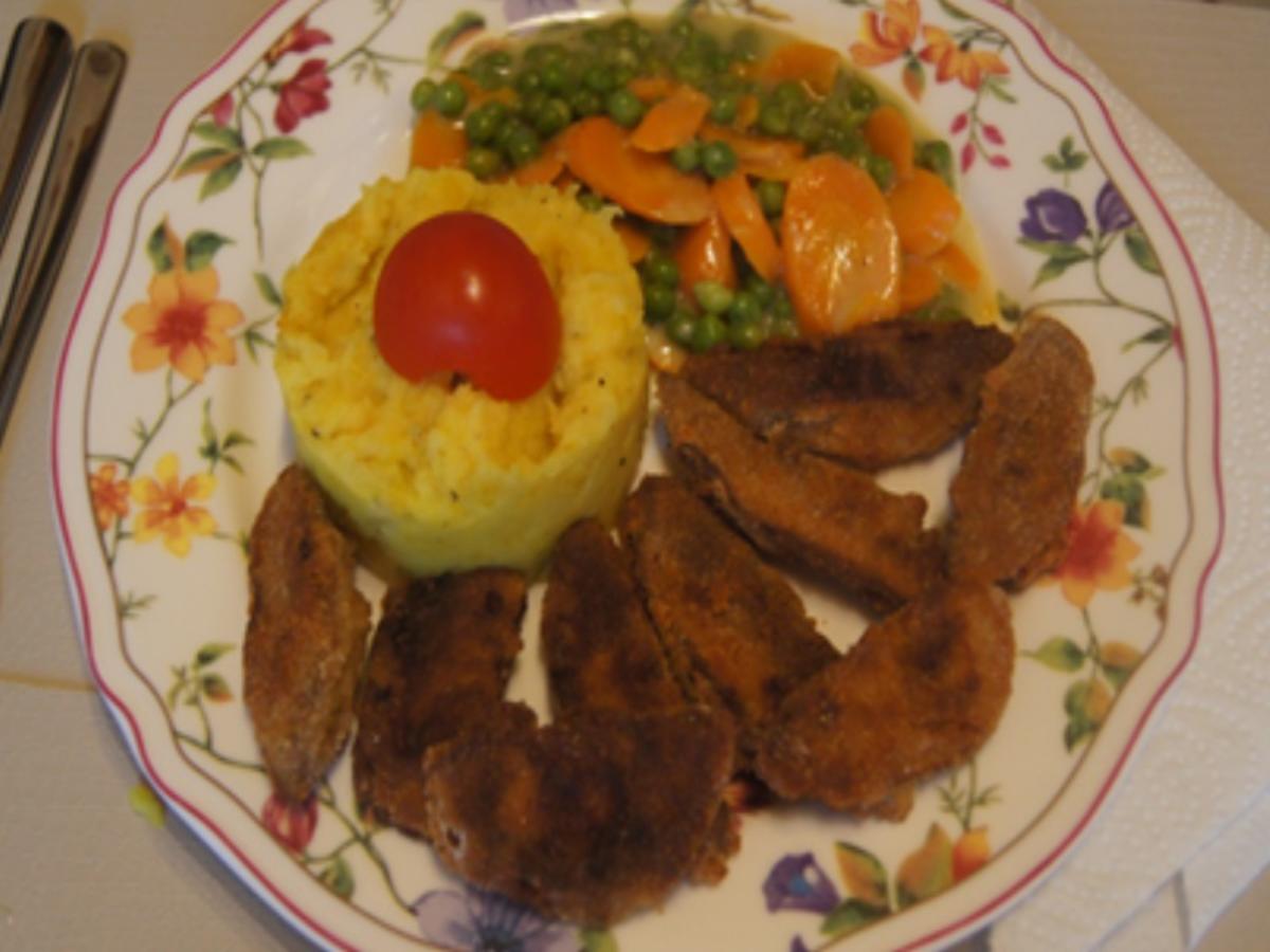 Steinpilzschnitzel mit Erbsen Möhren Gemüse und Sellerie Kartoffel ...