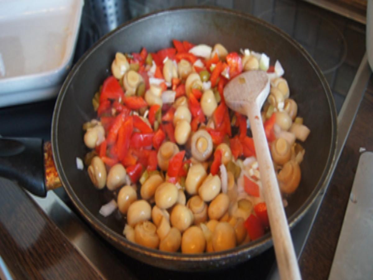 Auflauf mit Schweinegeschnetzelten, Paprika und Champignons in Sahnesauce - Rezept - Bild Nr. 9