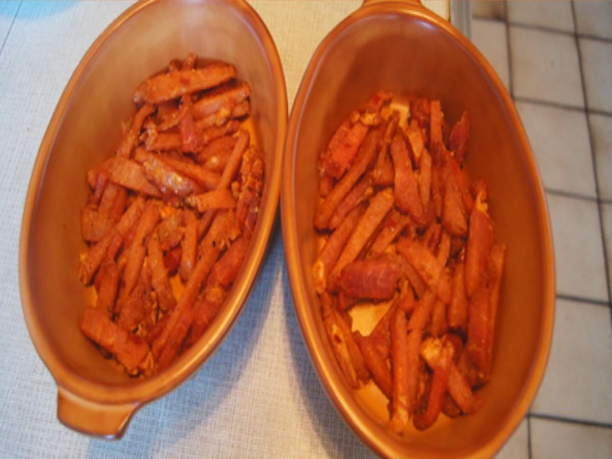 Auflauf mit Schweinegeschnetzelten, Paprika und Champignons in ...