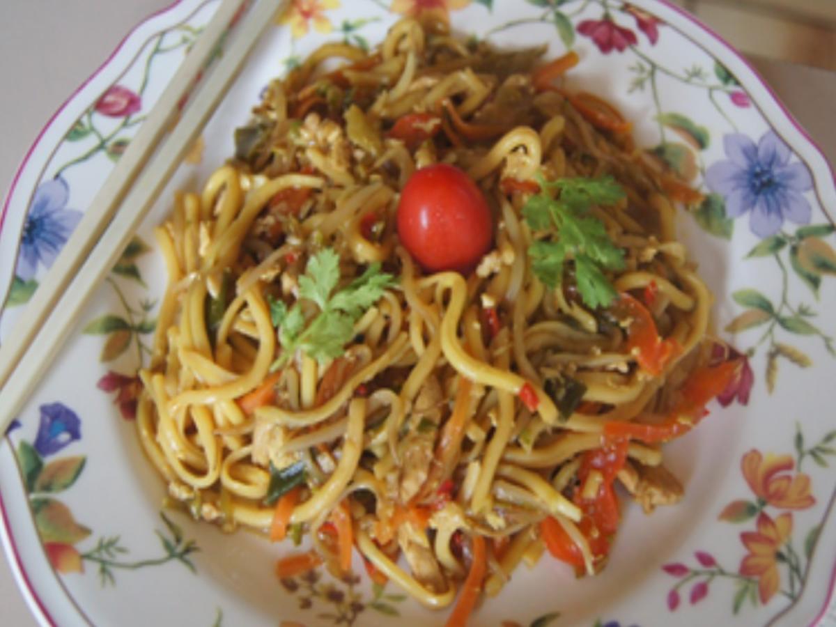 Asiatische Bratnudeln - Rezept - Bild Nr. 2