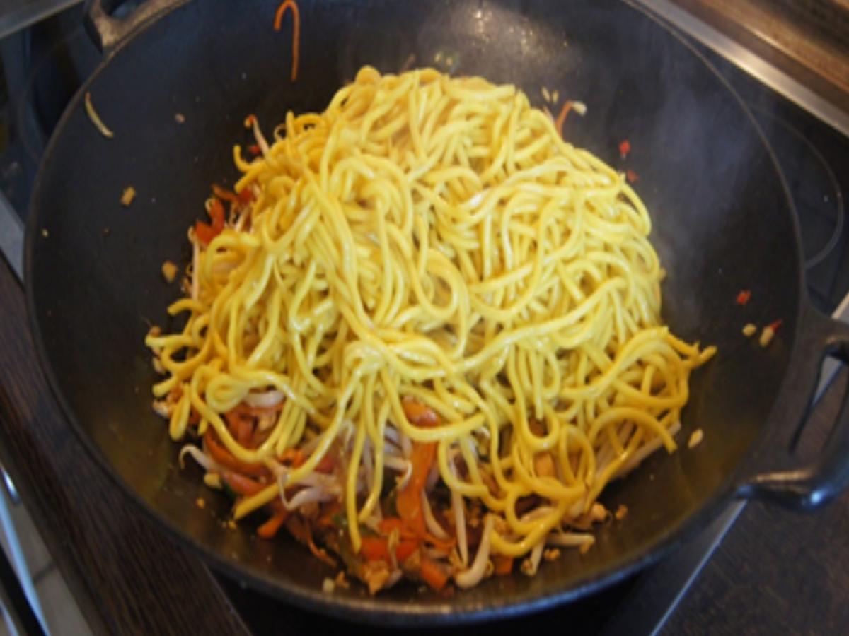 Asiatische Bratnudeln - Rezept - Bild Nr. 16