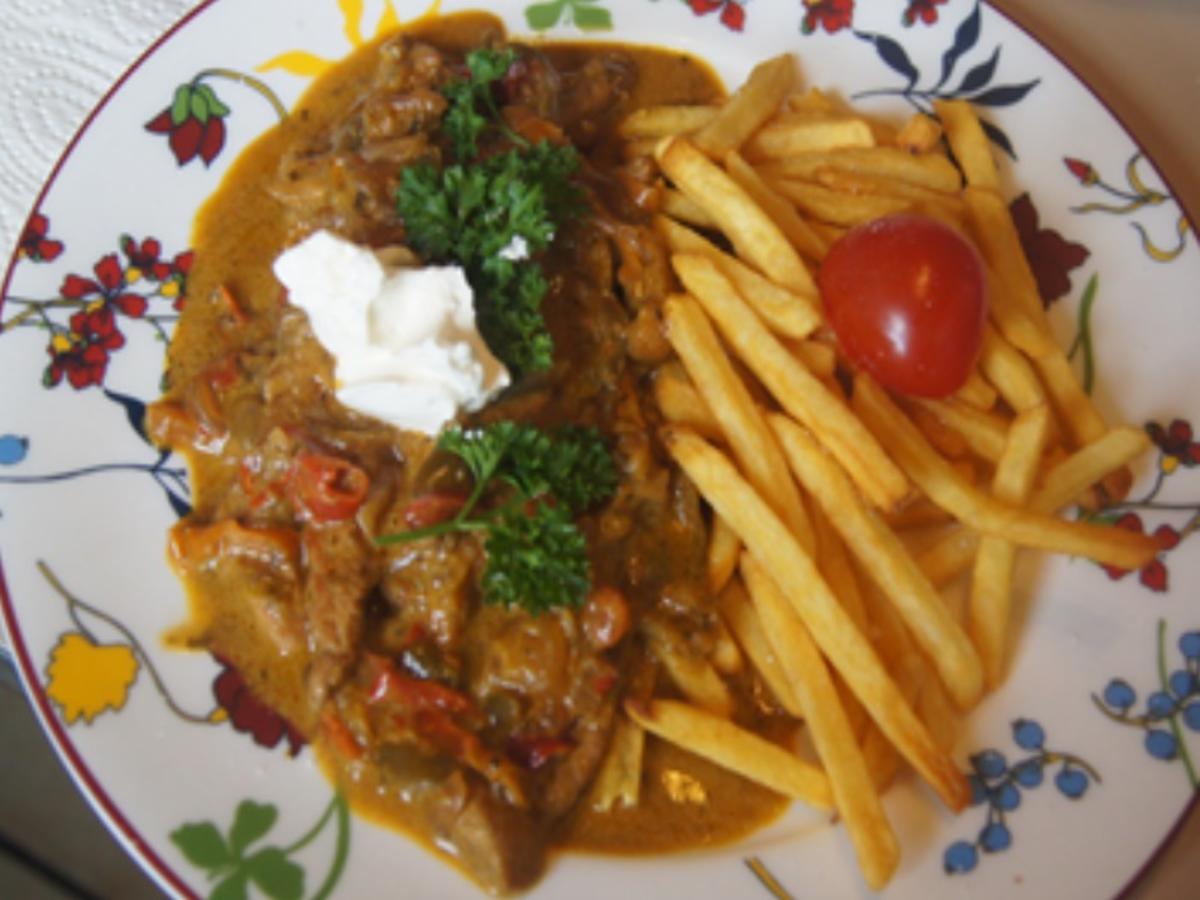 Gyros mit Paprikamix in Pesto-Schmand-Sauce und Pommes Frites - Rezept - Bild Nr. 17096