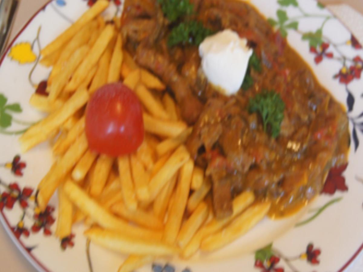 Gyros mit Paprikamix in Pesto-Schmand-Sauce und Pommes Frites - Rezept - Bild Nr. 17118