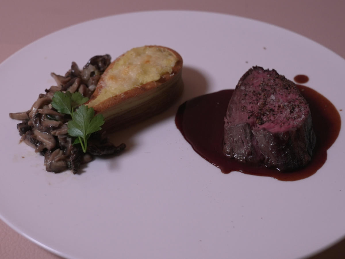 Kartoffelbaumkuchen mit Pilzragout, Rinderfilet und Demi Glace Rezept