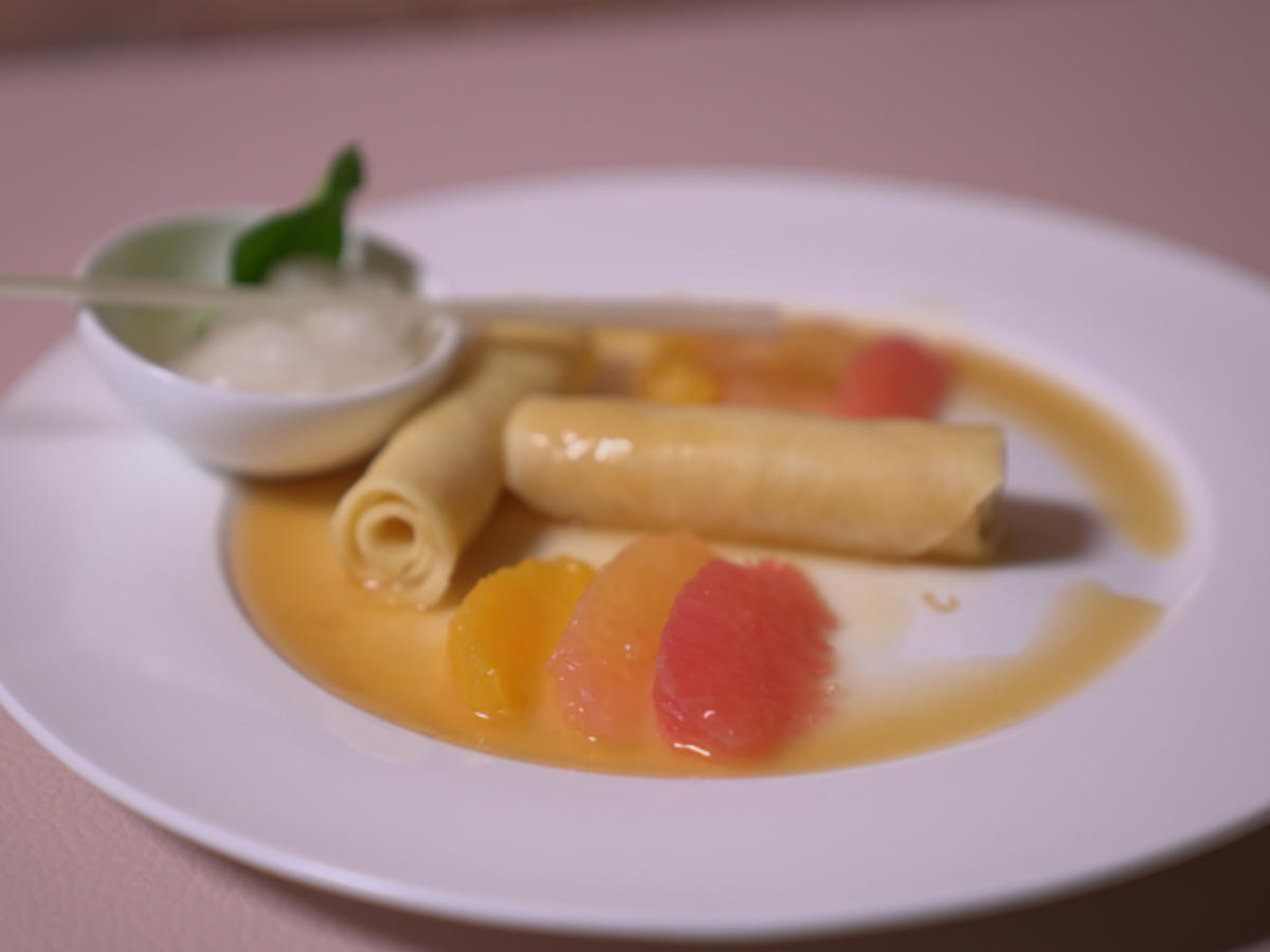 Crêpe mit Zitrusfrüchten und Zitronengras-Sorbet - Rezept - kochbar.de
