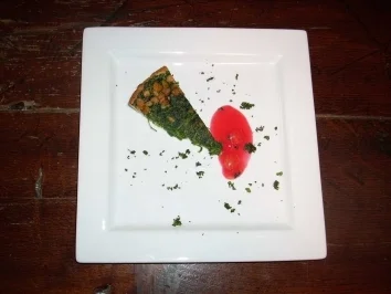 Tarte d'epinards dazu Orangenragout und ein Glas Champagner - Rezept