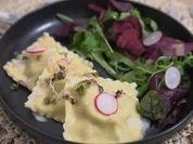 Ravioli an Limoncello Soße mit Wildkräutersalat - Rezept - Bild Nr. 17096
