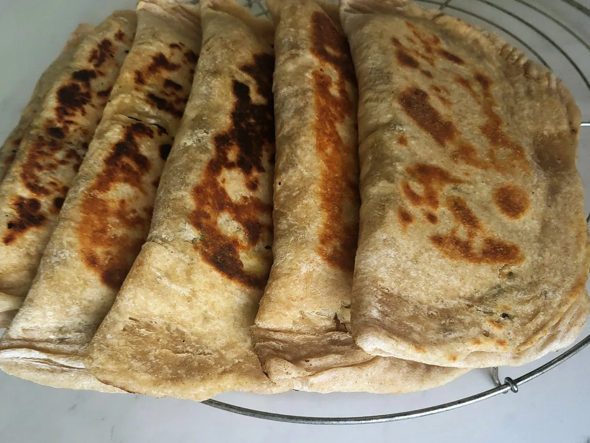 Rezept: Gözleme aus Sauerteig mit Hackfleisch-Spinat Füllung Bild Nr. 3 Gözleme aus Sauerteig mit Hackfleisch-Spinat Füllung - Rezept - Bild Nr. 3