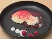 Panna cotta mit Schokoladenerde, Kokos-Gel und heiße Himbeer-Sahne - Rezept - Bild Nr. 17096