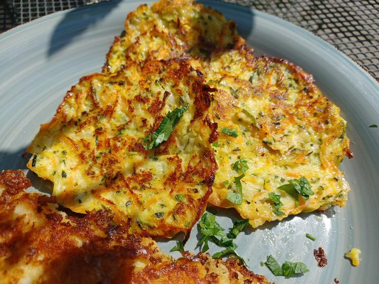 Zucchinipuffer - einfach - von loewe_bs