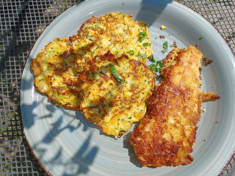 Zucchinipuffer - einfach - von loewe_bs