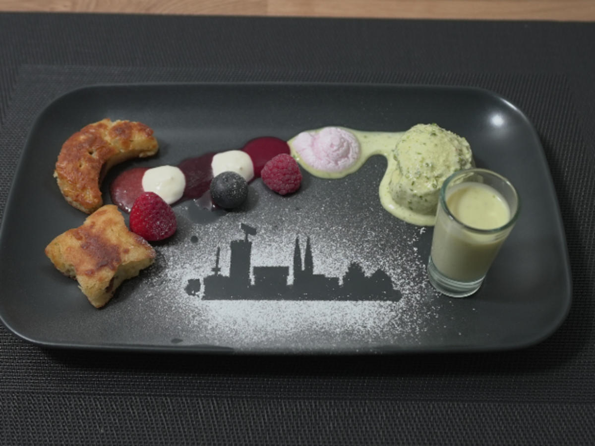 Pickert mit Fruchtspiegel, Pistazieneis und Pistazienlikör - Rezept ...