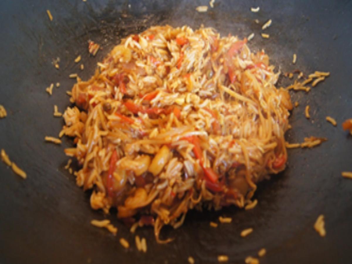 Nasi Goreng mit Garnelen und Spiegelei - Rezept - Bild Nr. 16