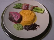 Rinderfilet mit Rotweinschalotten, Butternusspüree und Spargel - Rezept - Bild Nr. 2