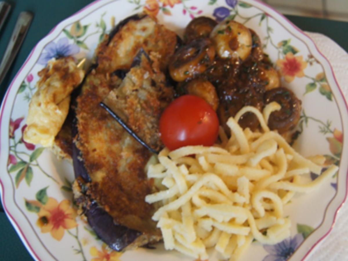 Auberginen-Schnitzel mit Knoblauch-Champignons und Spätzle - Rezept - Bild Nr. 17117