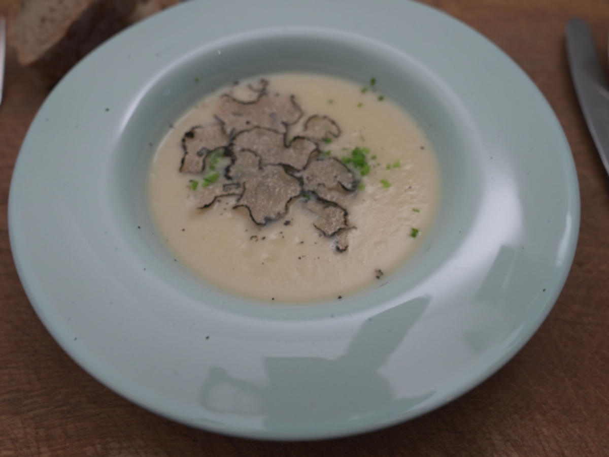 Selleriesuppe mit Trüffel und Roggenbaguette - Rezept - Bild Nr. 17111