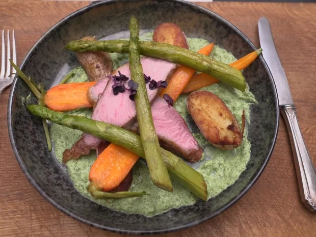 Rezept: Tafelspitz mit Kräutersoße und Gemüse Bild Nr. 2 Tafelspitz mit Kräutersoße und Gemüse - Rezept - Bild Nr. 2