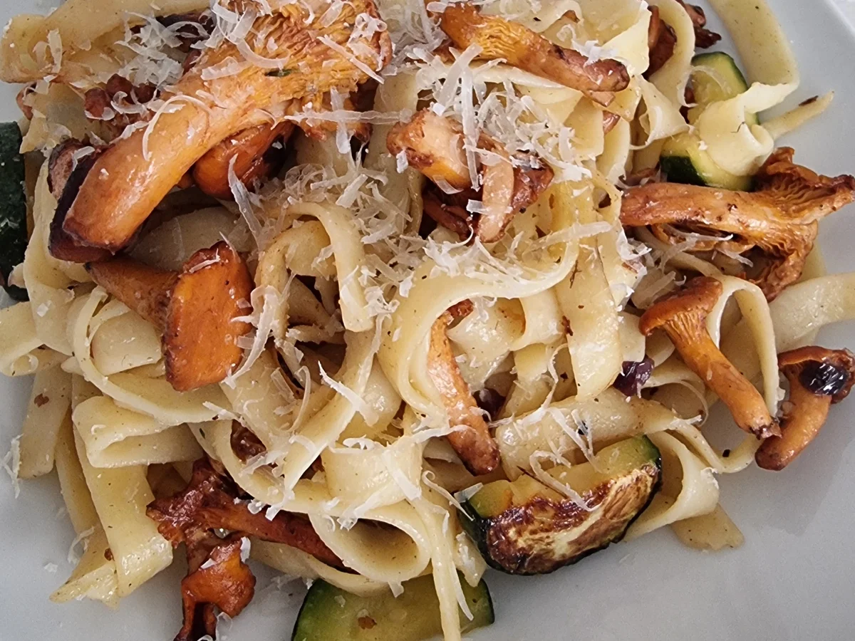 Pasta mit Pfifferlingen und Zucchini - Rezept - Bild Nr. 17111