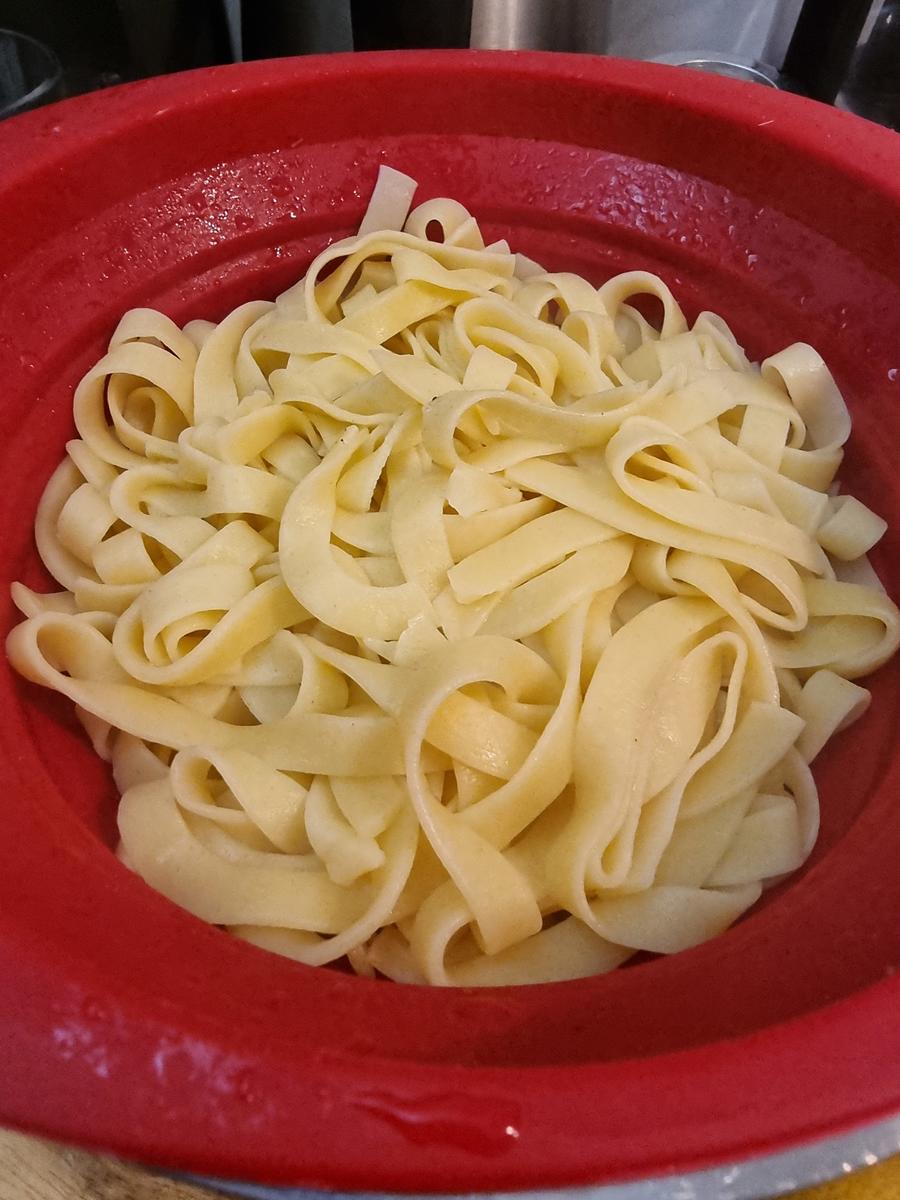 Pasta mit Pfifferlingen und Zucchini - Rezept - Bild Nr. 17113