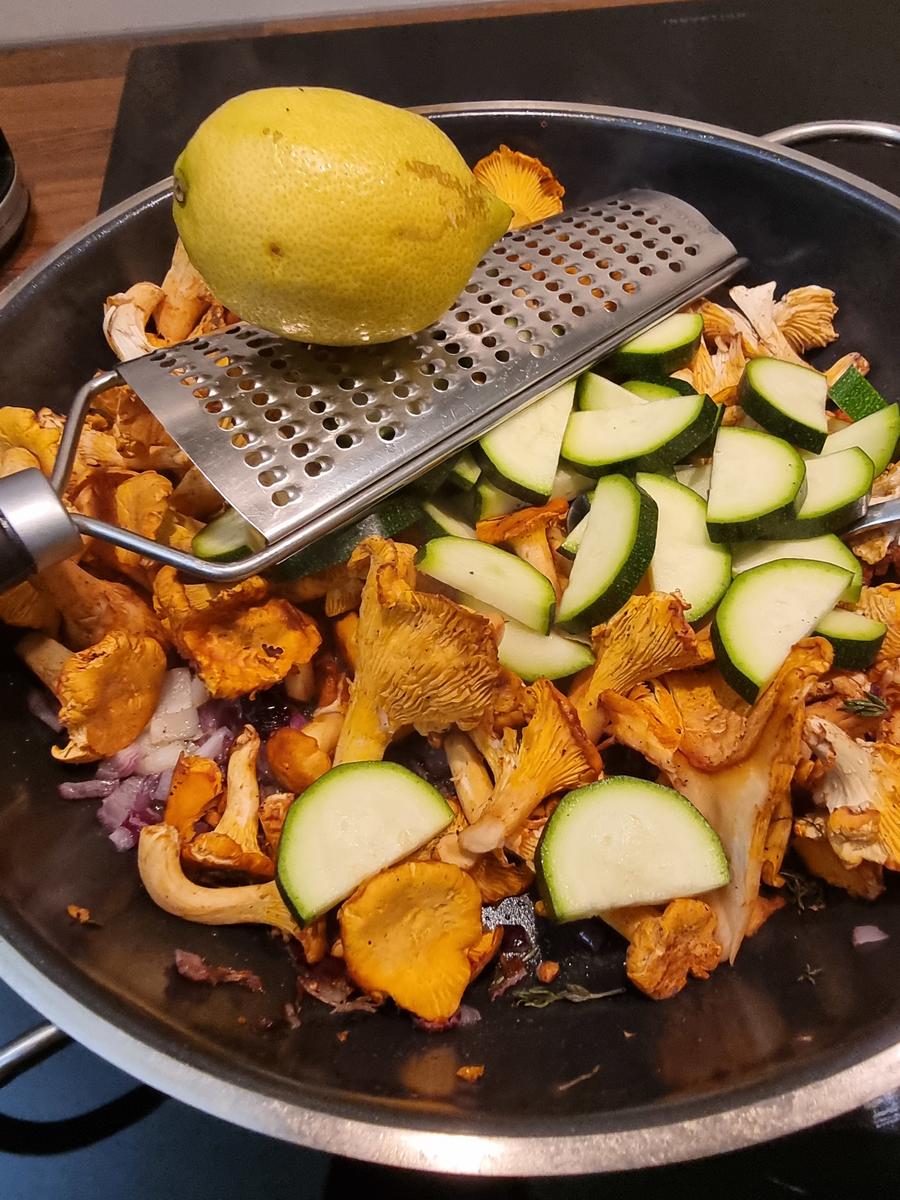 Pasta mit Pfifferlingen und Zucchini - Rezept - Bild Nr. 17118