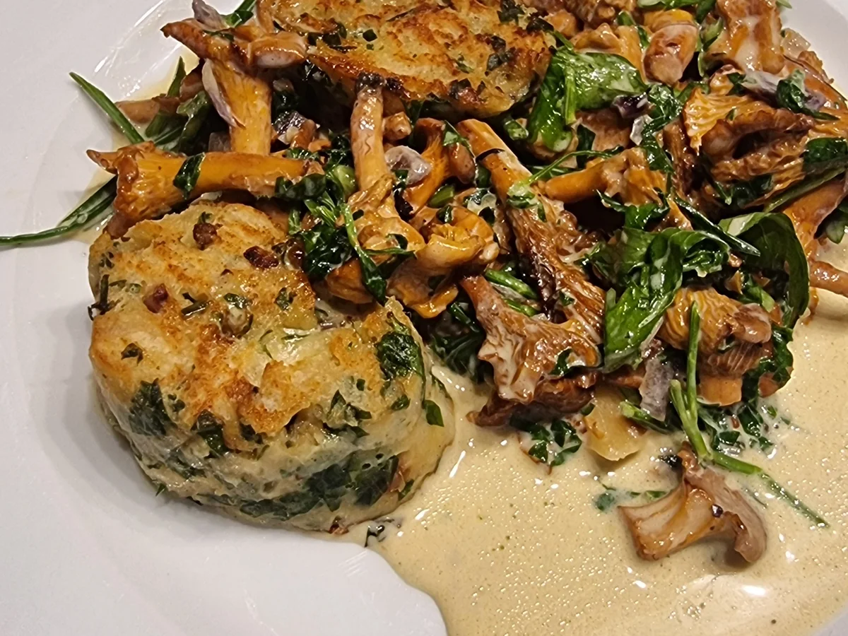 Pfifferlinge in Rahmsauce mit Serviettenknödeln - Rezept - Bild Nr. 17118