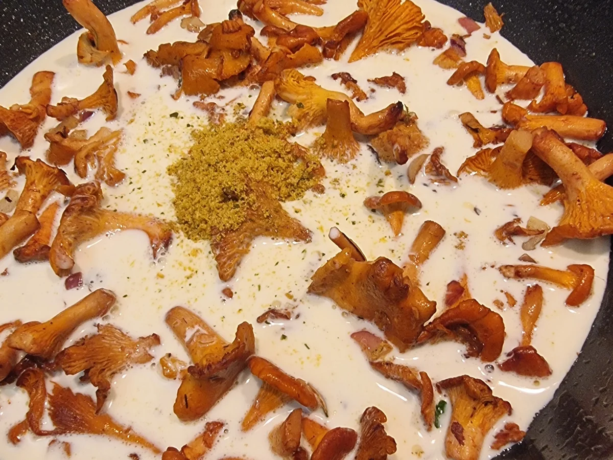 Pfifferlinge in Rahmsauce mit Serviettenknödeln - Rezept - Bild Nr. 17134