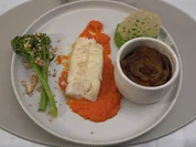 Zander auf Paprikaspiegel mit Erbsenpüree und Kartoffelrose - Rezept - Bild Nr. 2