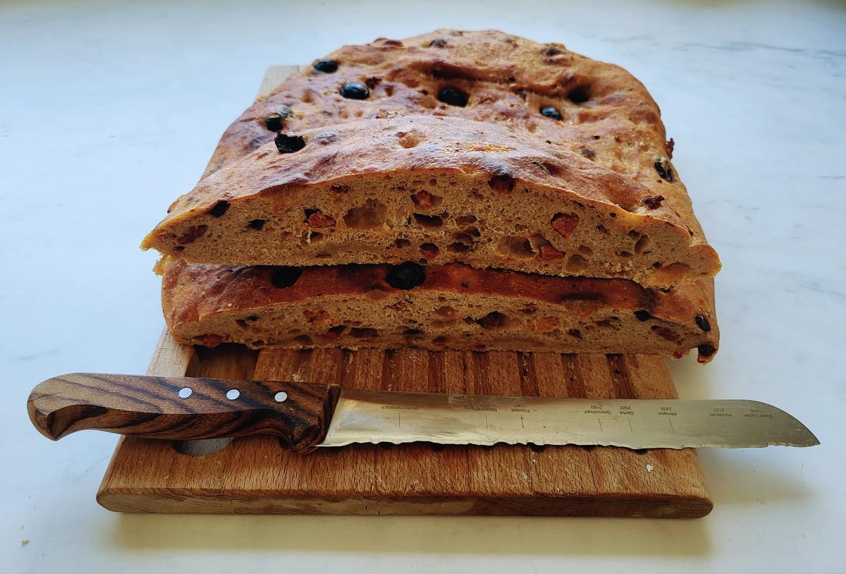 Oliven-Tomaten-Chorizo Foccacia (Sauerteig) - Rezept - Bild Nr. 17121