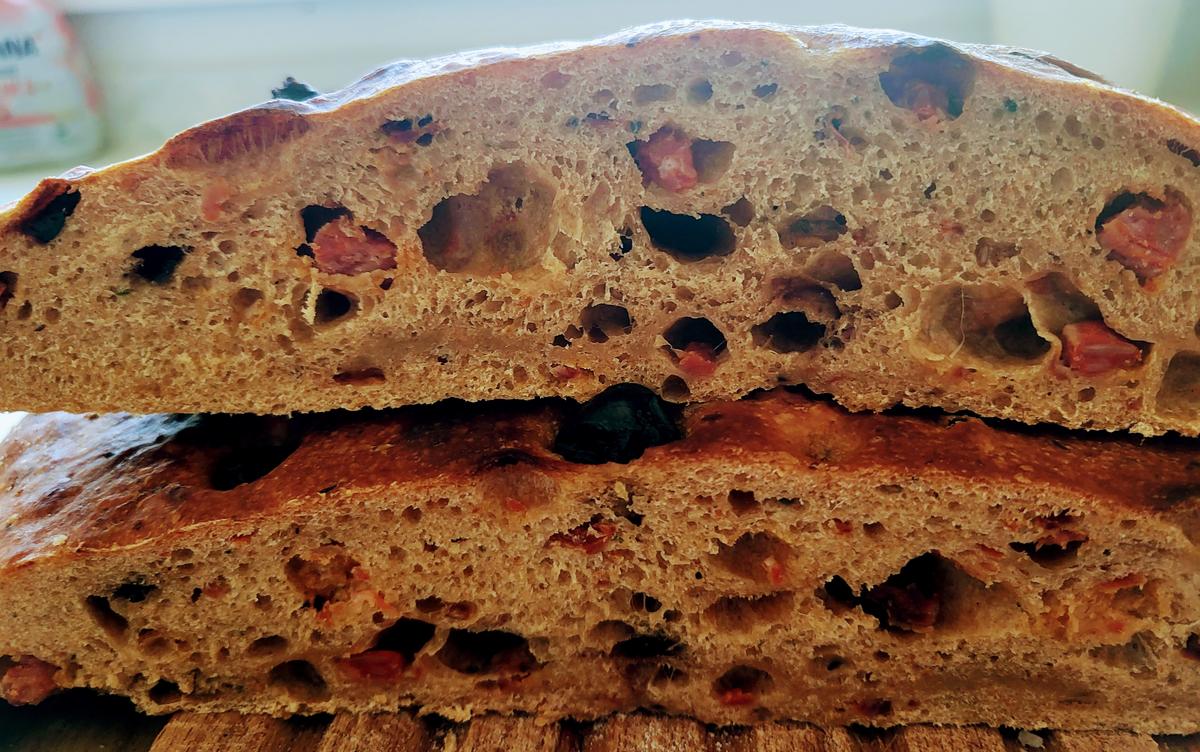 Oliven-Tomaten-Chorizo Foccacia (Sauerteig) - Rezept - Bild Nr. 17122