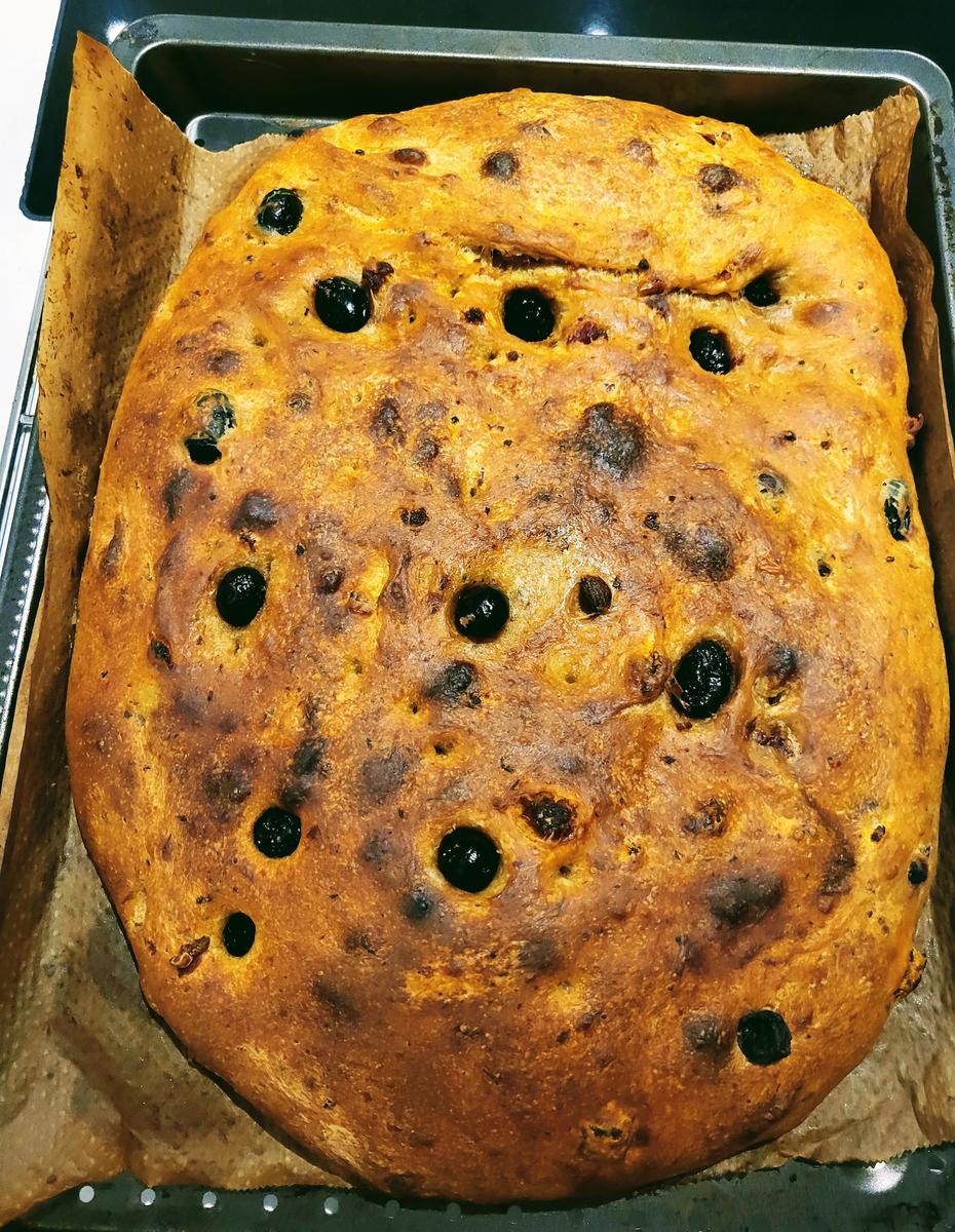 Oliven-Tomaten-Chorizo Foccacia (Sauerteig) - Rezept - Bild Nr. 17128