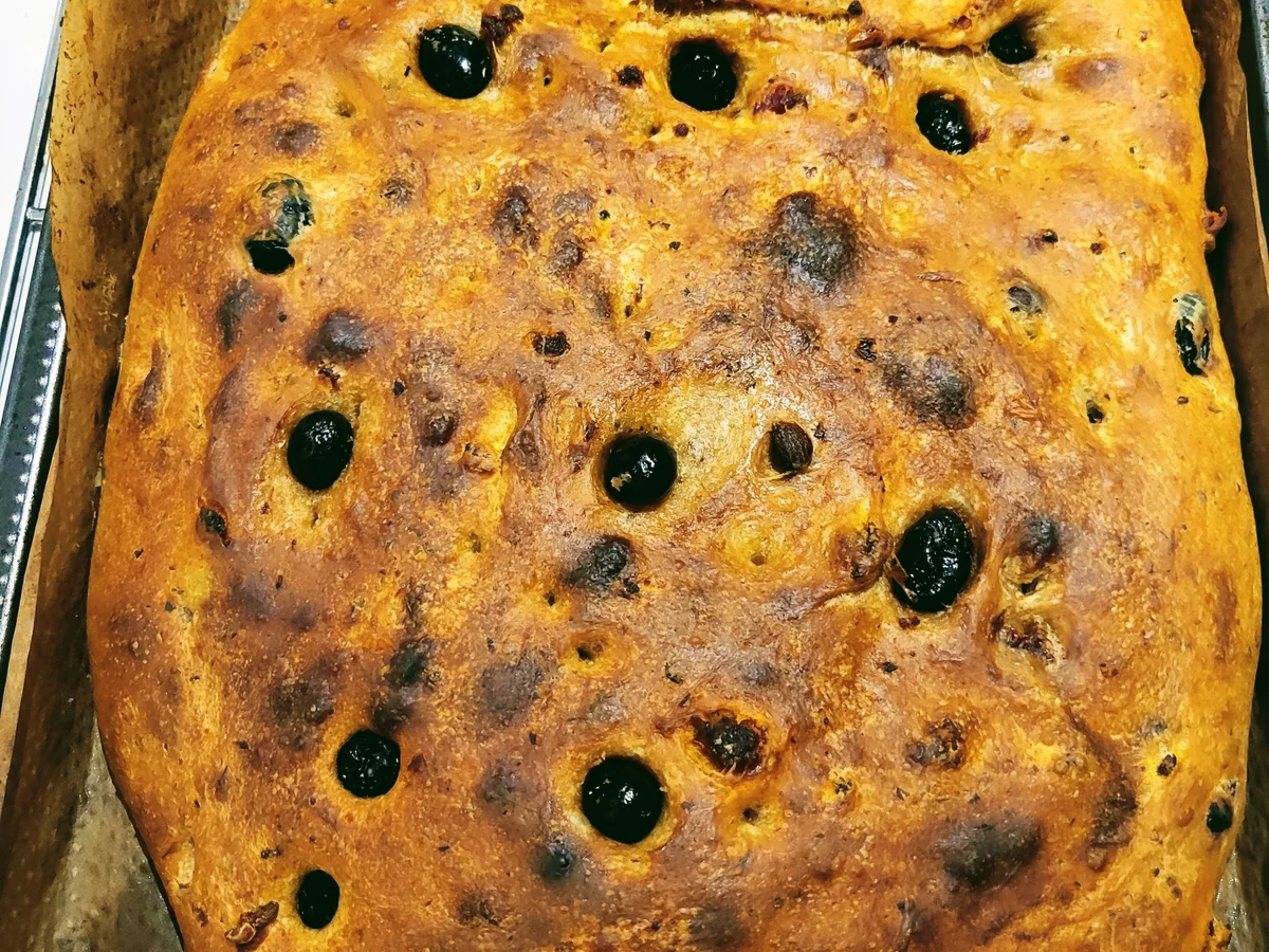 Oliven-Tomaten-Chorizo Foccacia (Sauerteig) - Rezept - Bild Nr. 17128